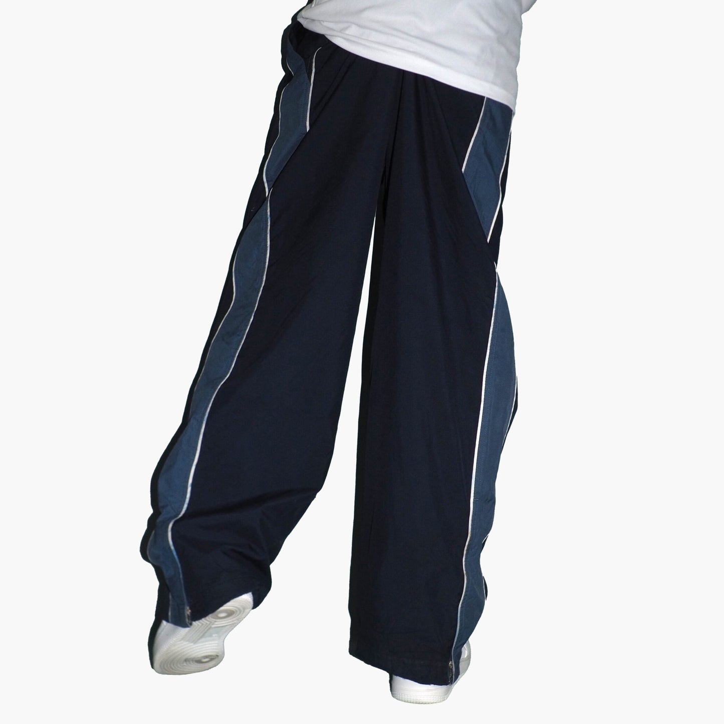 Nike Nylon Track Pants Gesticktes Logo (XXL)