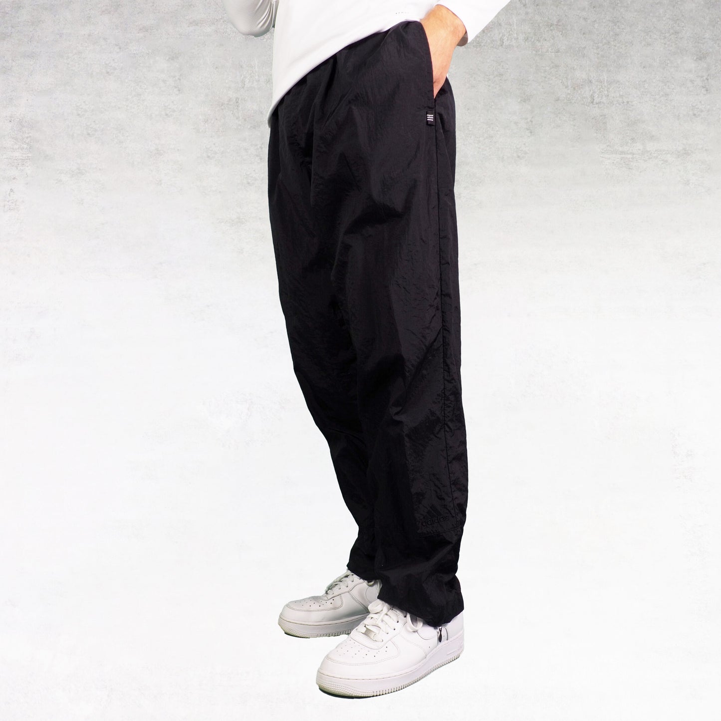 Adidas Nylon Track Pants Gesticktes Logo (M)