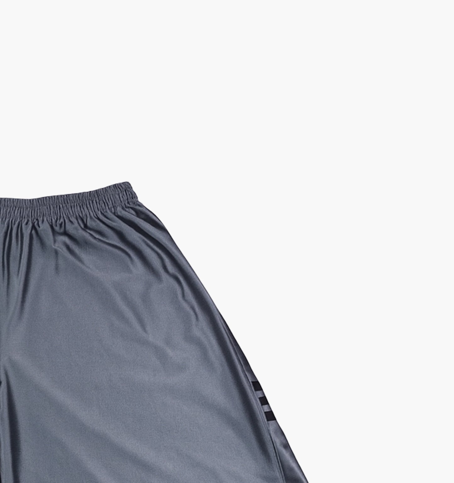 Adidas Vintage Nylon Shorts Gesticktes Logo (L)