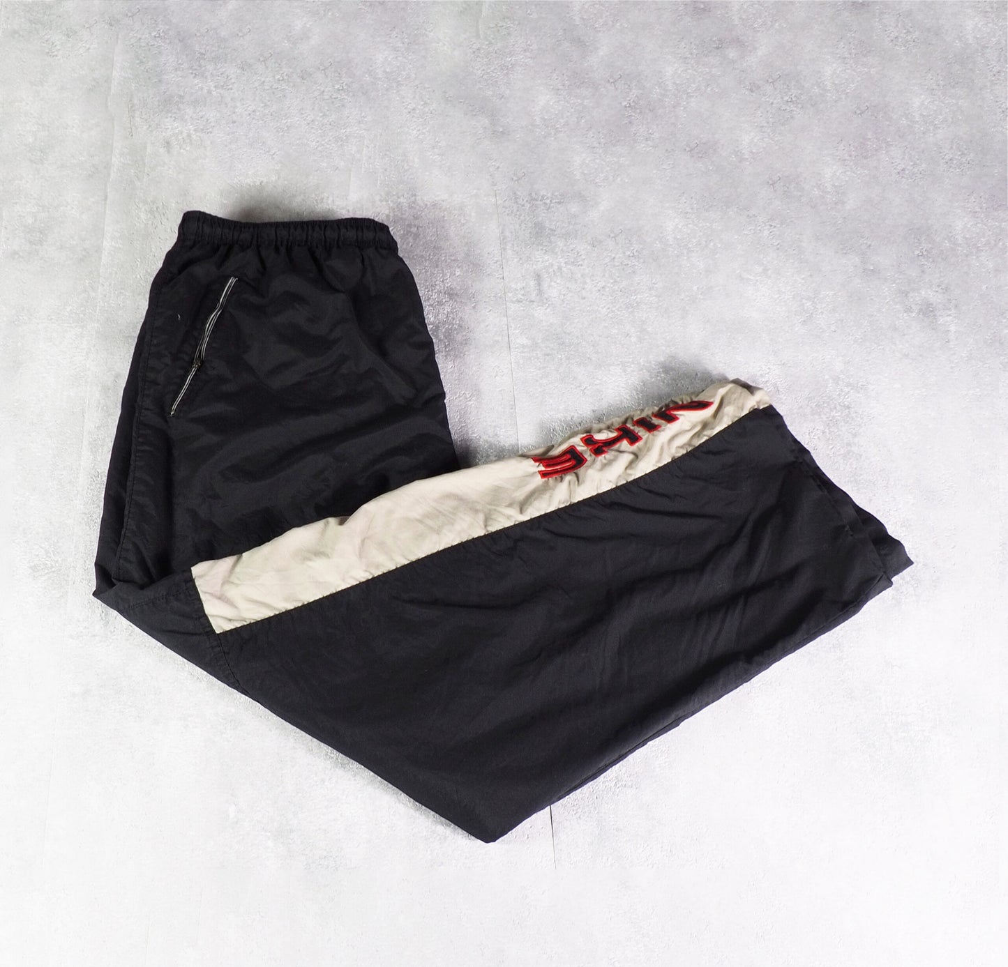 Nike Nylon Track Pants Gesticktes Logo am unteren Beinende (XL)