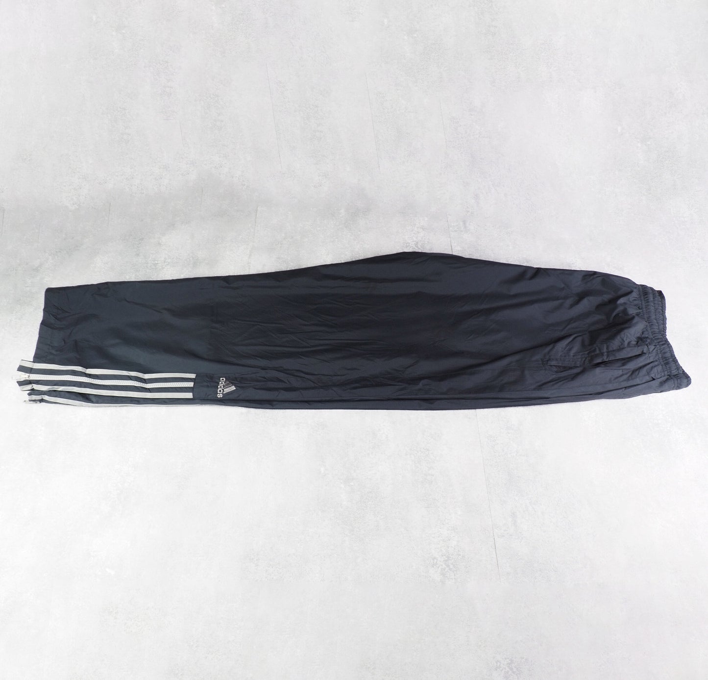 Adidas Nylon Track Pants Gesticktes Logo (XL)