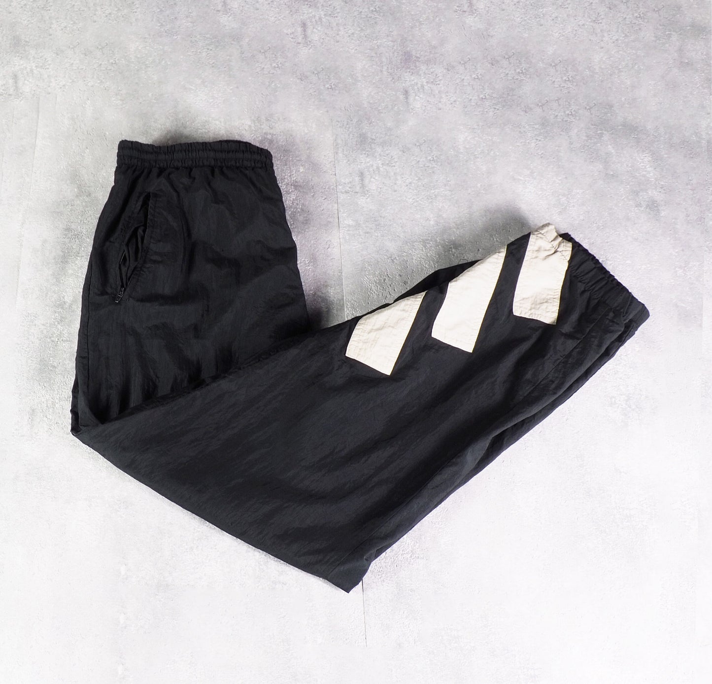 Adidas Nylon Track Pants Gesticktes Logo (XL)