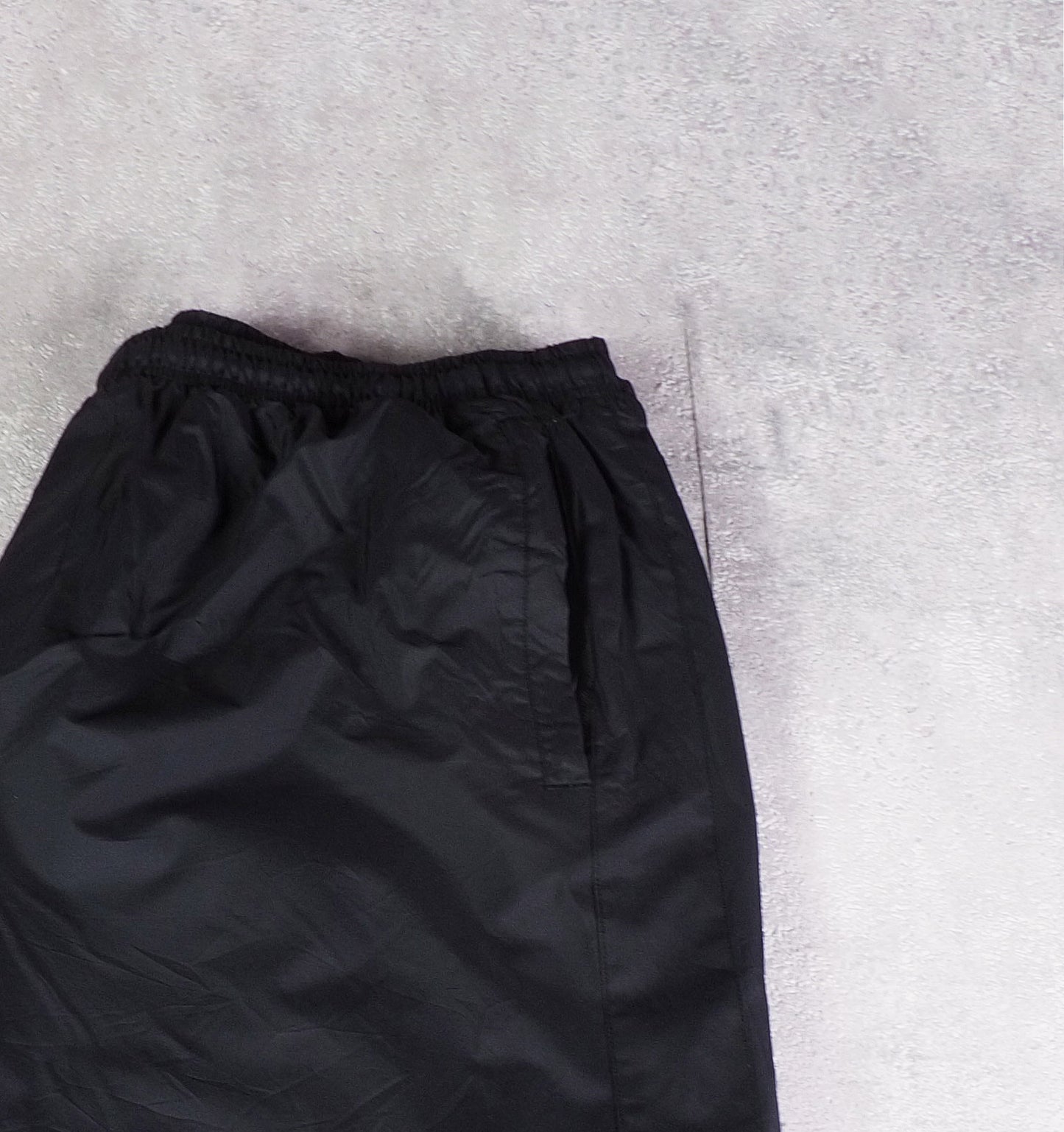 Adidas Nylon Track Pants Gesticktes Logo (XL)