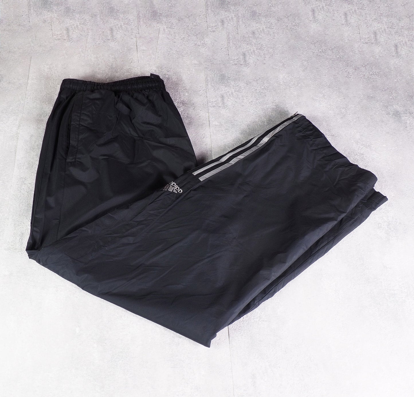 Adidas Nylon Track Pants Gesticktes Logo (XL)