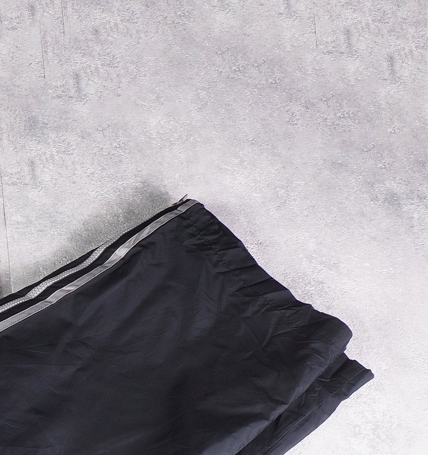 Adidas Nylon Track Pants Gesticktes Logo (XL)