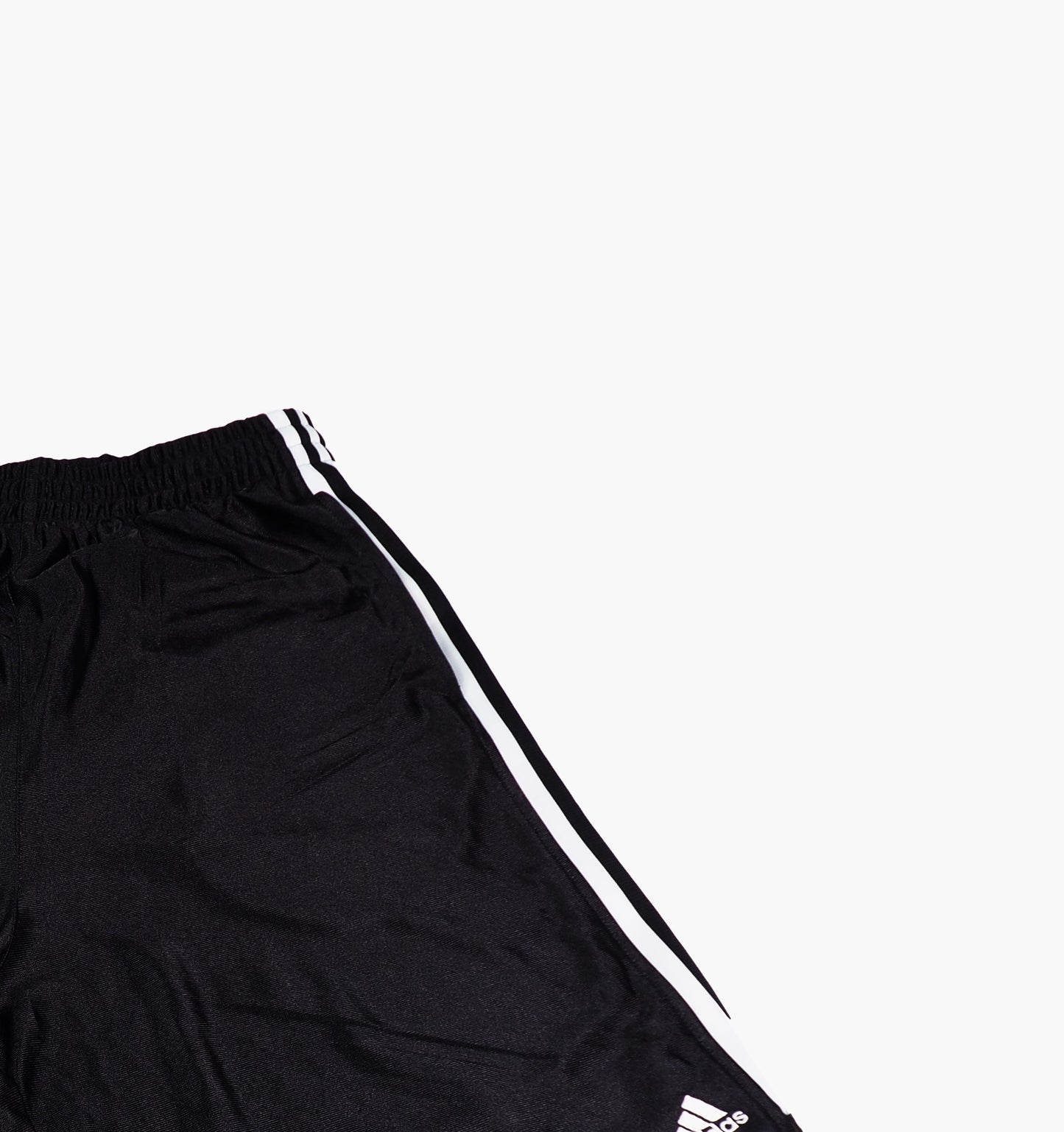 Adidas Vintage Nylon Shorts Gesticktes Logo (M)