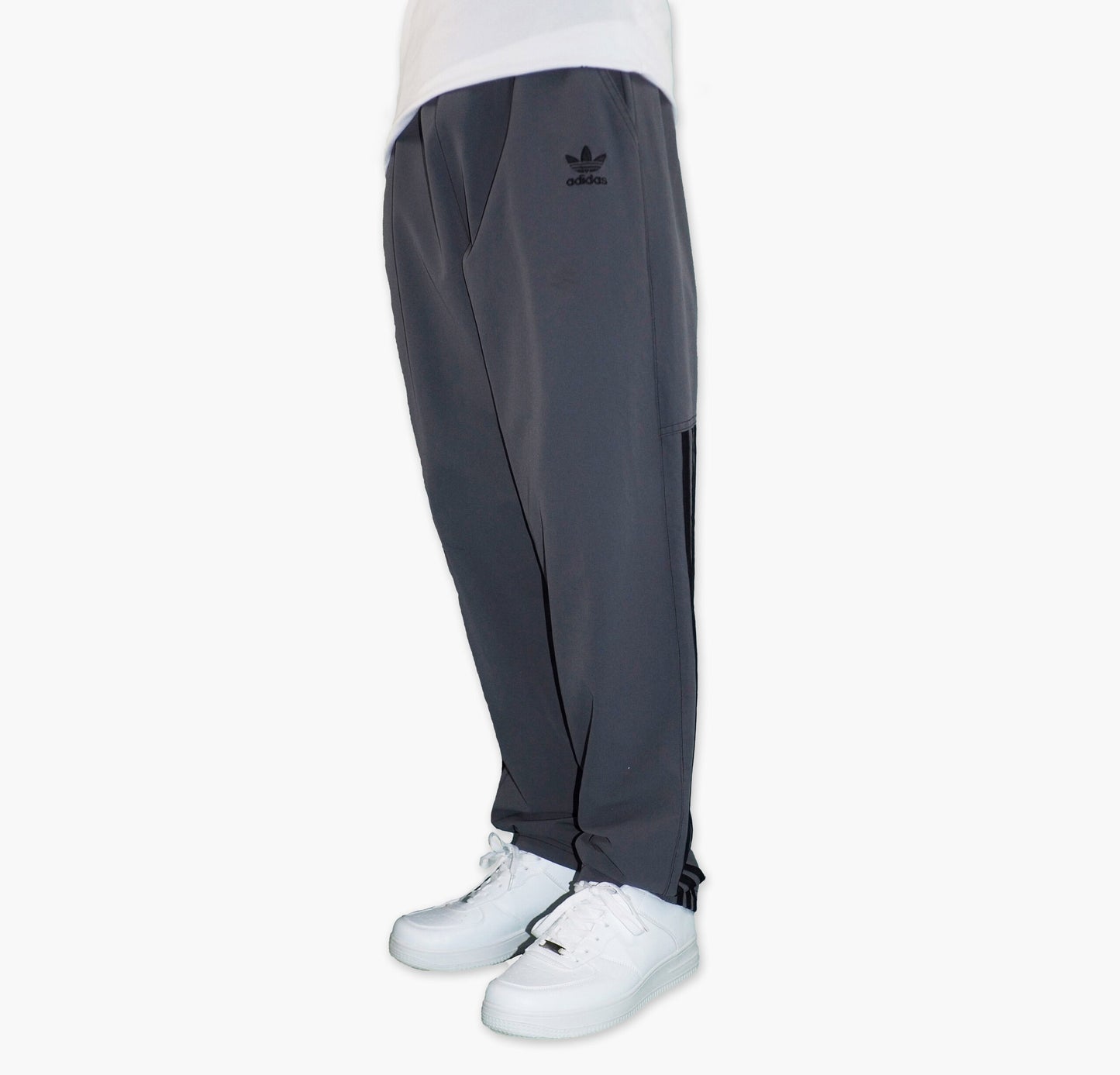 Adidas Nylon Track Pants Gesticktes Logo (M)