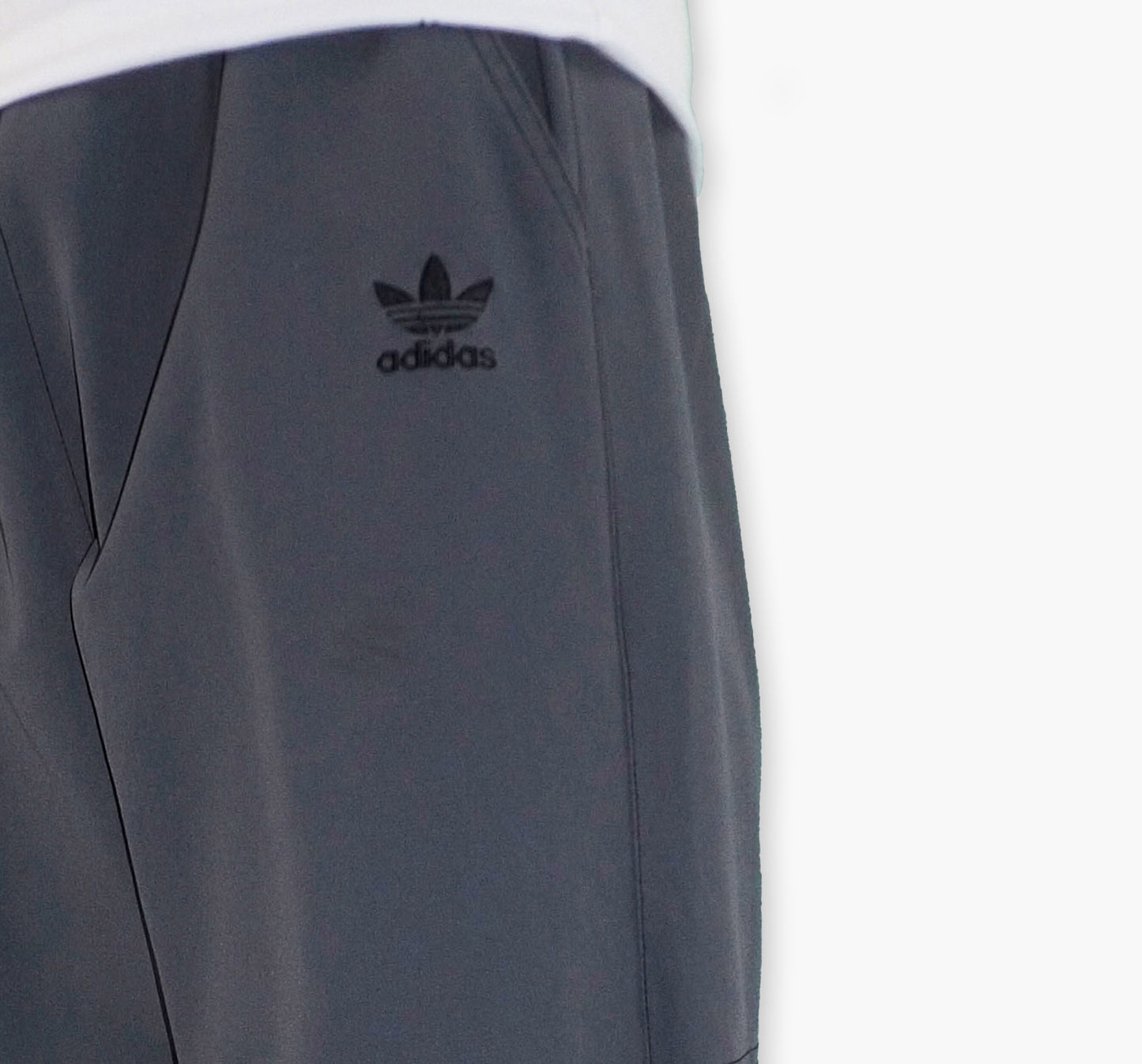 Adidas Nylon Track Pants Gesticktes Logo (M)