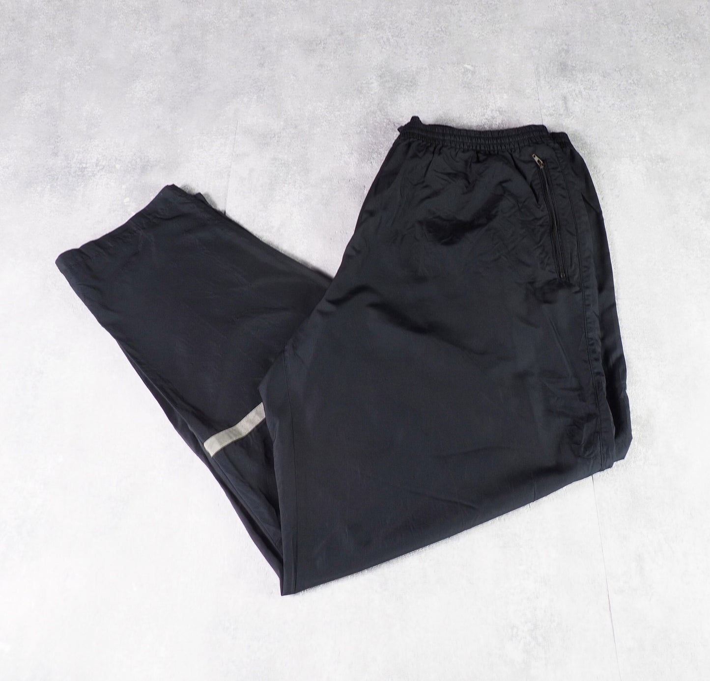 Nike Nylon Track Pants Gesticktes Logo (XL)