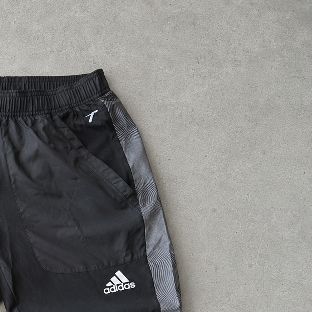 Pantalon de survêtement Adidas noir en édition limitée (taille S)