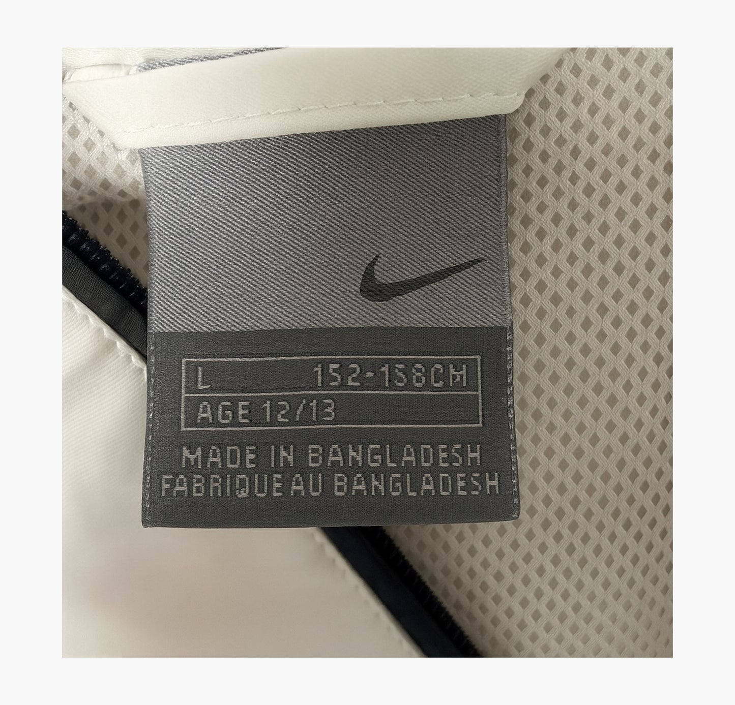 Nike Vintage 90’s/2000’s White/Black/Red Windbreaker (L)