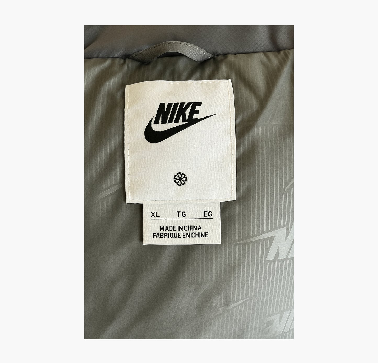 Nike Sportswear Club Puffer Jacket “Iron Grey / White” (XL)