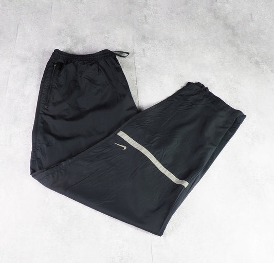 Nike Nylon Track Pants Gesticktes Logo (XL)