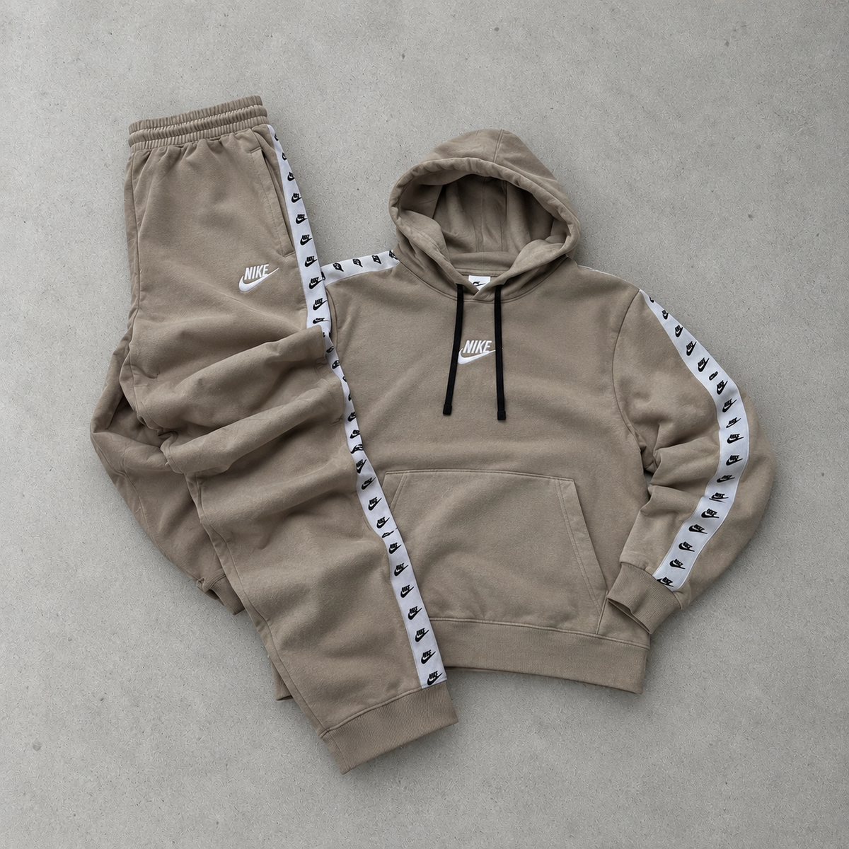 Nike Tracksuit Beige Rare (M)