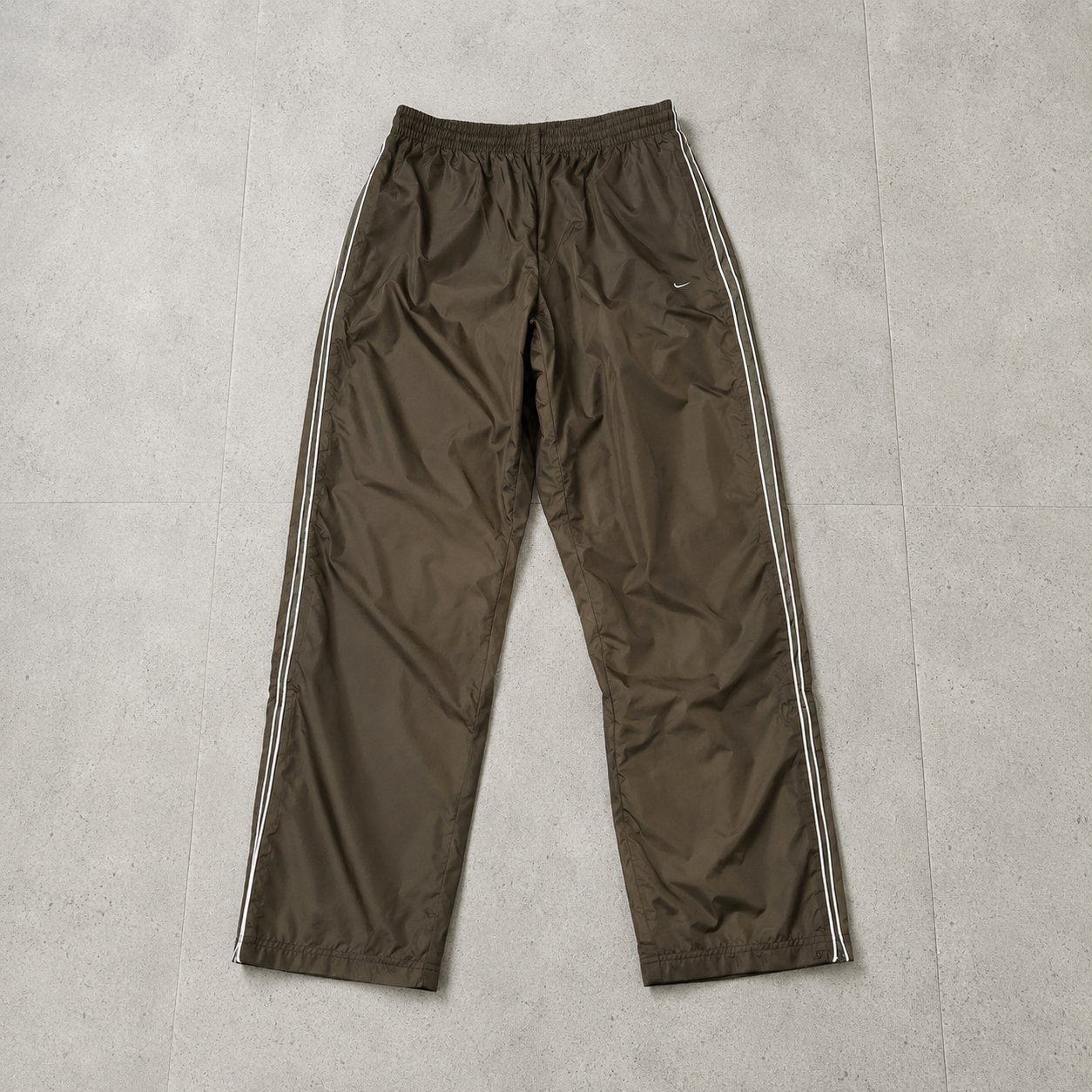 NIKE Pants Khaki Limited (XL)