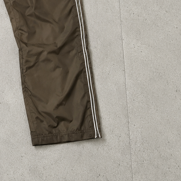 NIKE Pants Khaki Limited (XL)