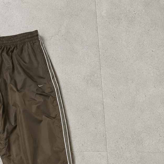 NIKE Pants Khaki Limited (XL)