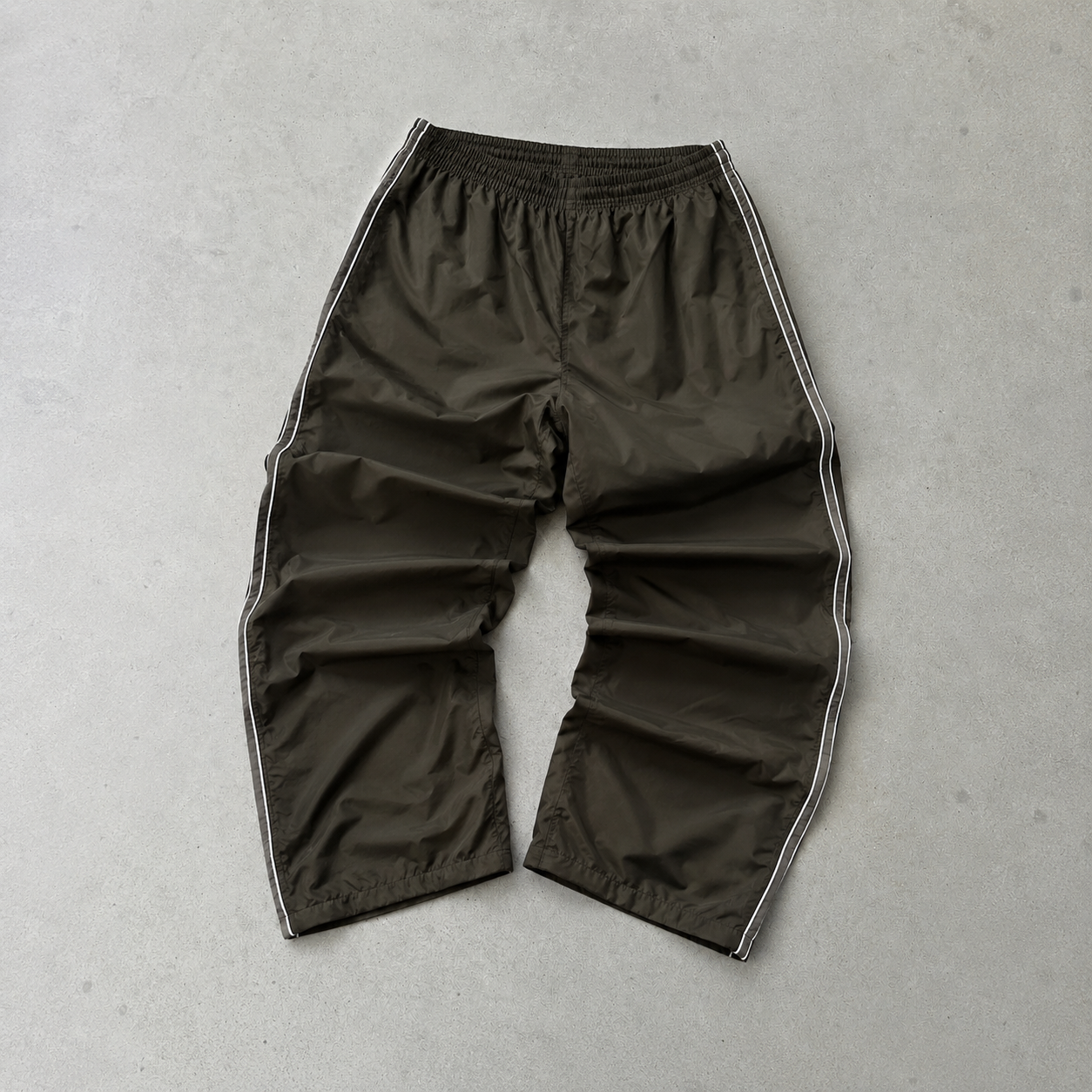 NIKE Pants Khaki Limited (XL)