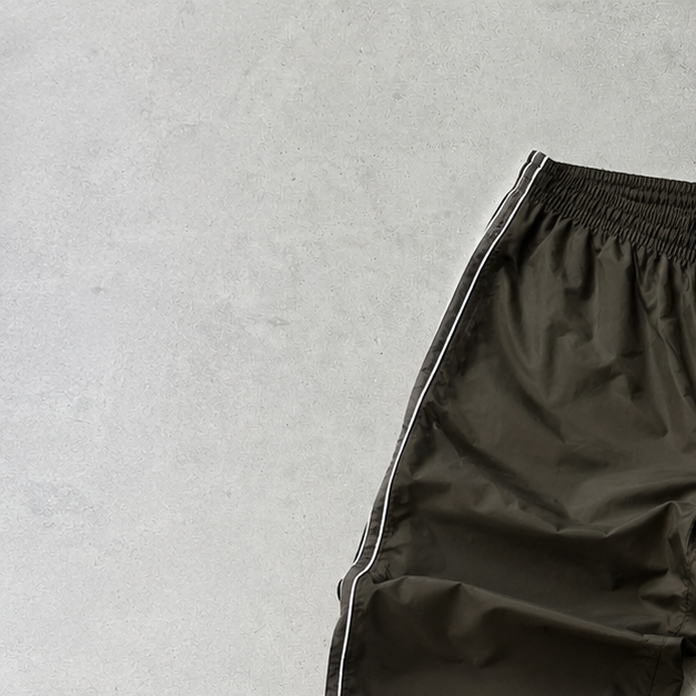NIKE Pants Khaki Limited (XL)