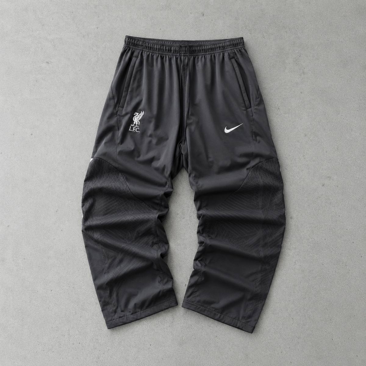 Liverpool Nike Track Pants Marineblau Limited (Size M)