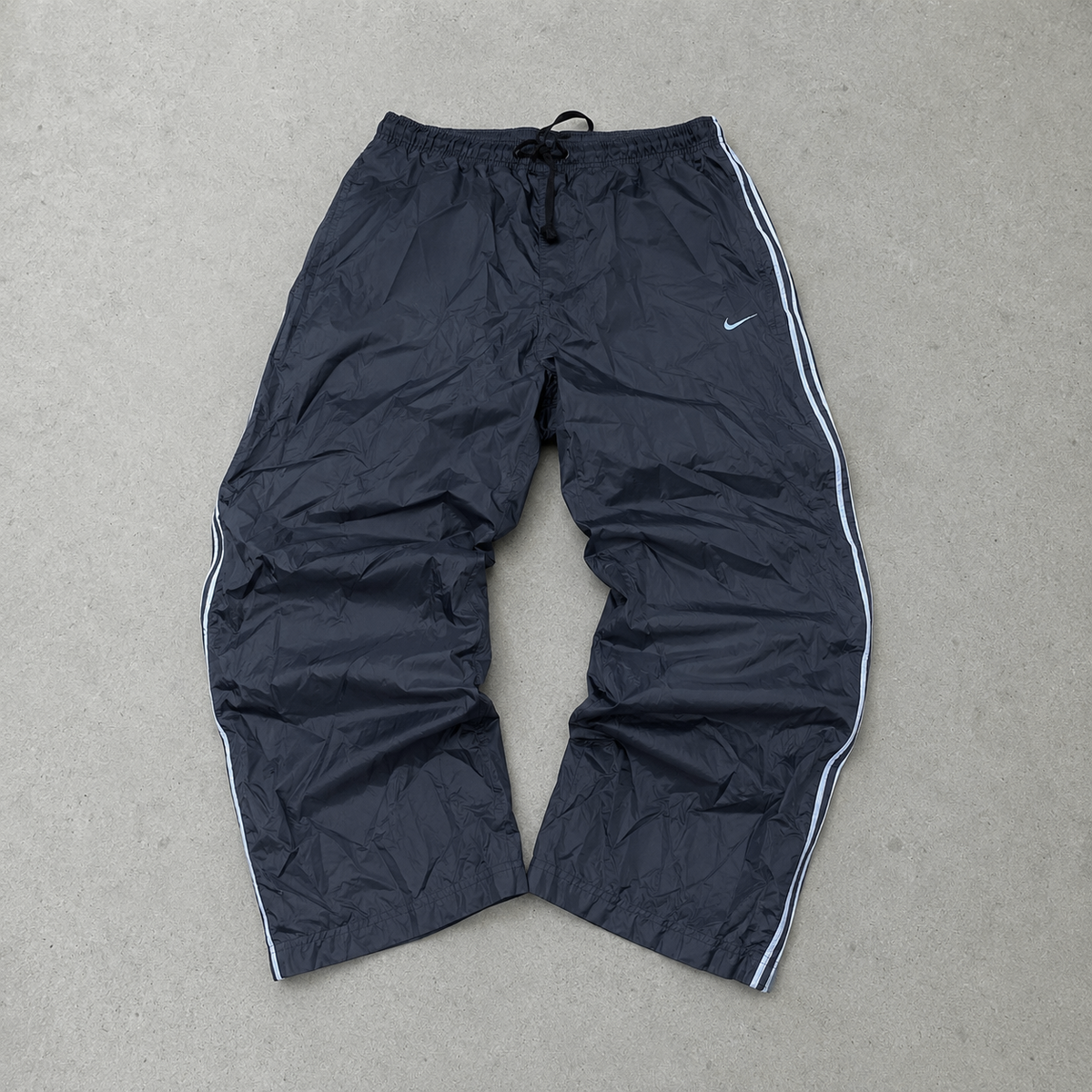 Pantalon cargo Nike Y2K noir, édition limitée (M), logo brodé