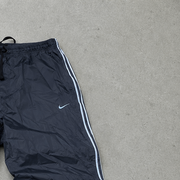 Pantalon cargo Nike Y2K noir, édition limitée (M), logo brodé