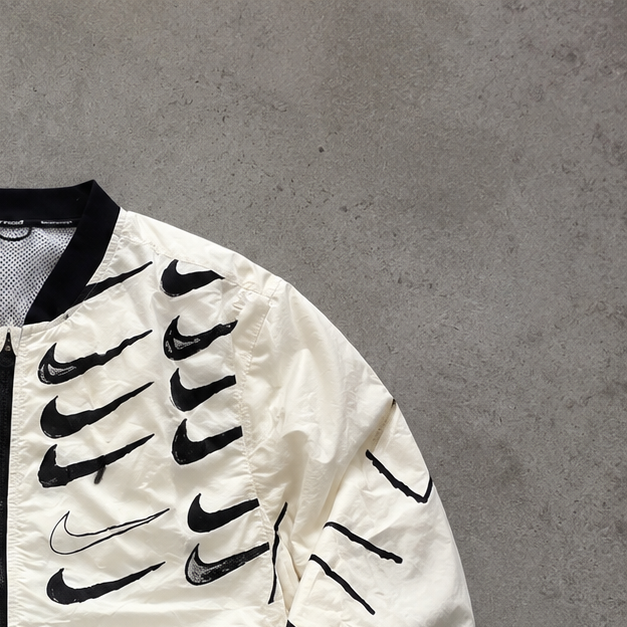 Nike Jacket Creme, Black Limited (M)