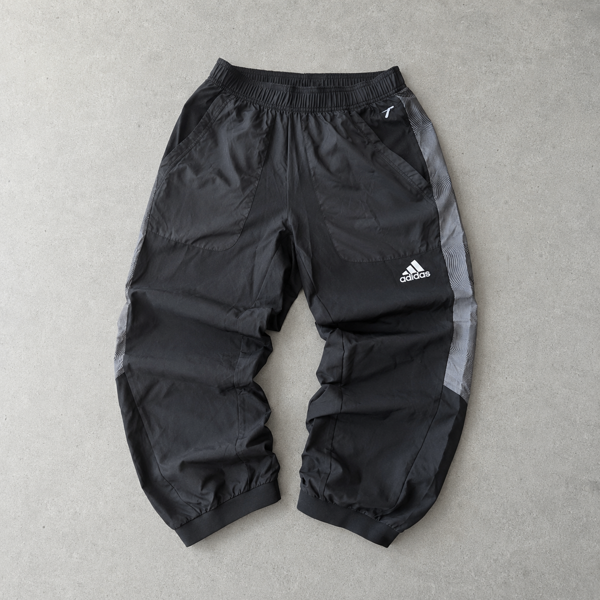 Pantalon de survêtement Adidas noir en édition limitée (taille S)