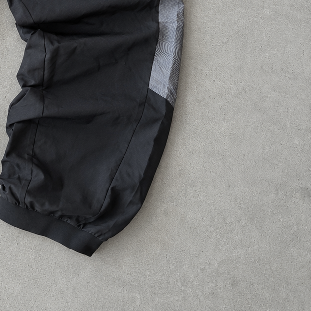 Pantalon de survêtement Adidas noir en édition limitée (taille S)