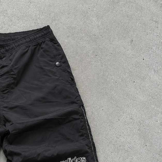 Y2K Adidas Shorts Schwarz Limited (M)