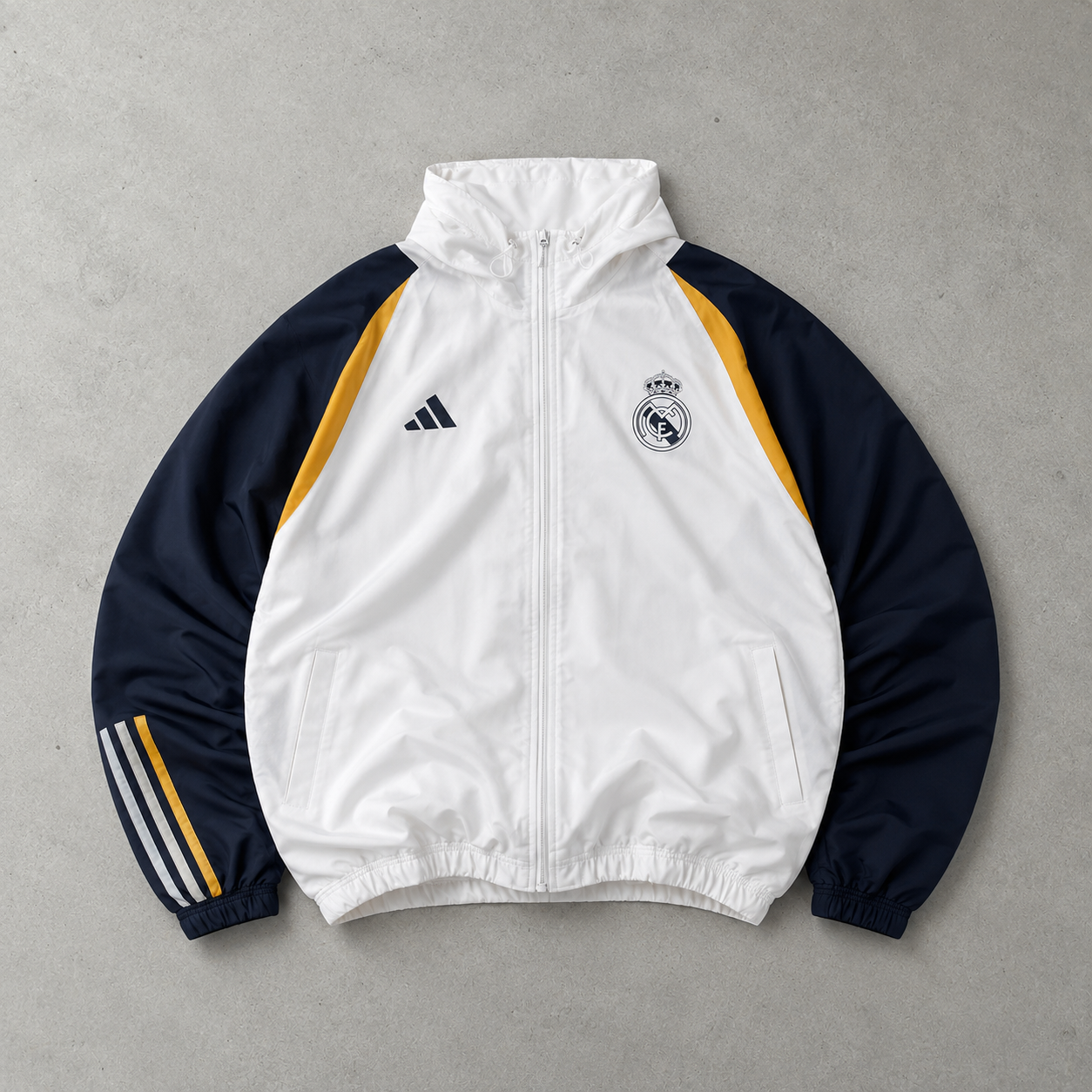 Real Madrid Adidas Windbreaker Weiß Rare (Size L)
