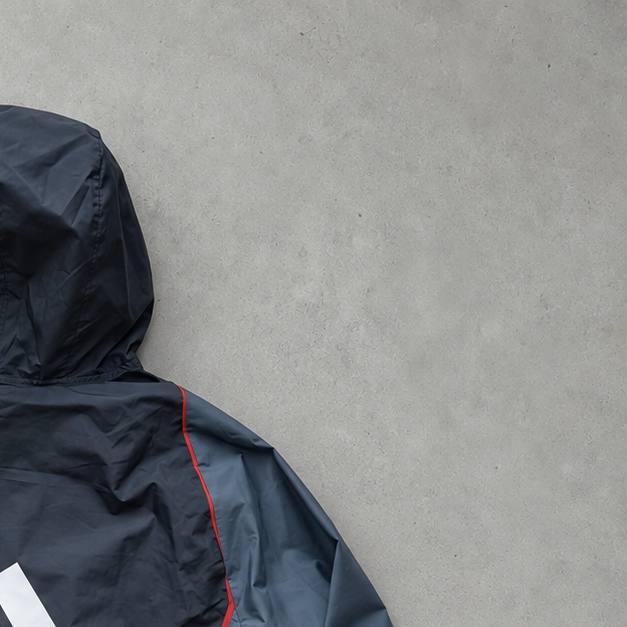 Red Devils Adidas Regenjacke Schwarz / Rot Rar (XL)