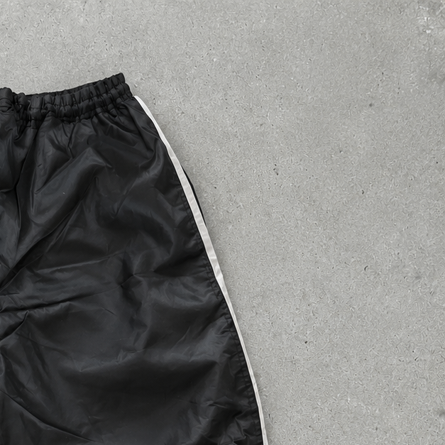 Nike Shorts Schwarz Limited (M)