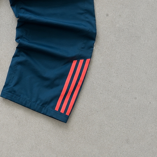 2025 Adidas Jacket Grau, Schwarz Rare (M)