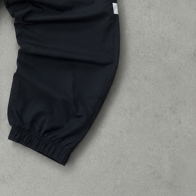 Nike Pants Schwarz Limited Stitched Logo (M)